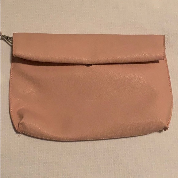 Dusty rose faux leather clutch - Picture 2 of 3